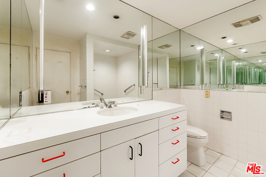8787 Shoreham Dr Unit: PHB