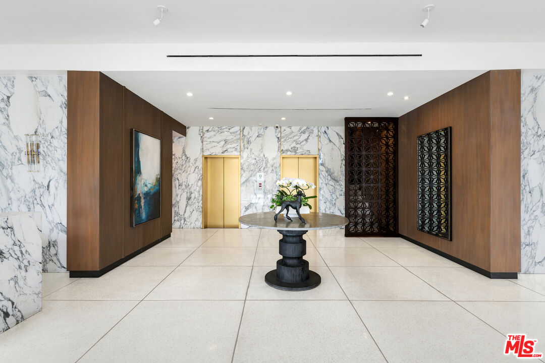 8787 Shoreham Dr Unit: PHB