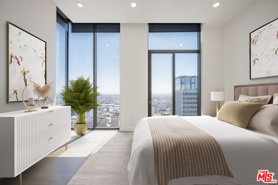1120 S Grand Ave Unit: PH 1