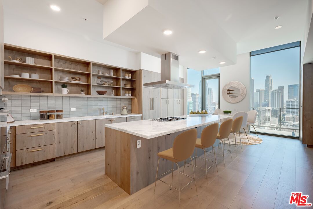 1120 S Grand Ave Unit: PH 1