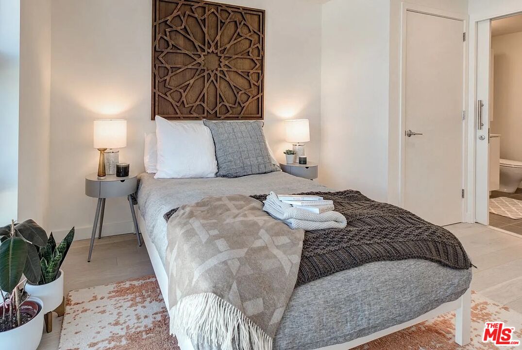1120 S Grand Ave Unit: PH 1