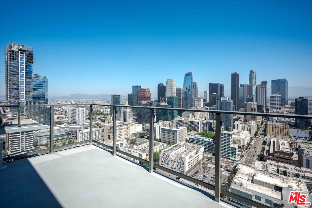1120 S Grand Ave Unit: PH 1