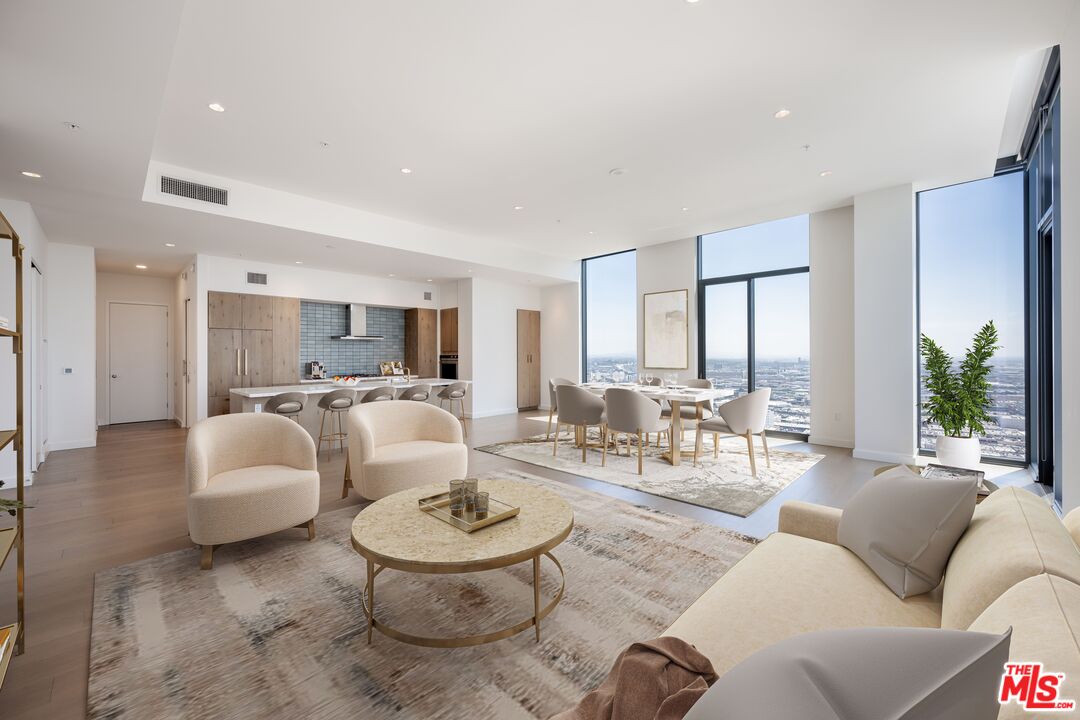 1120 S Grand Ave Unit: PH 1