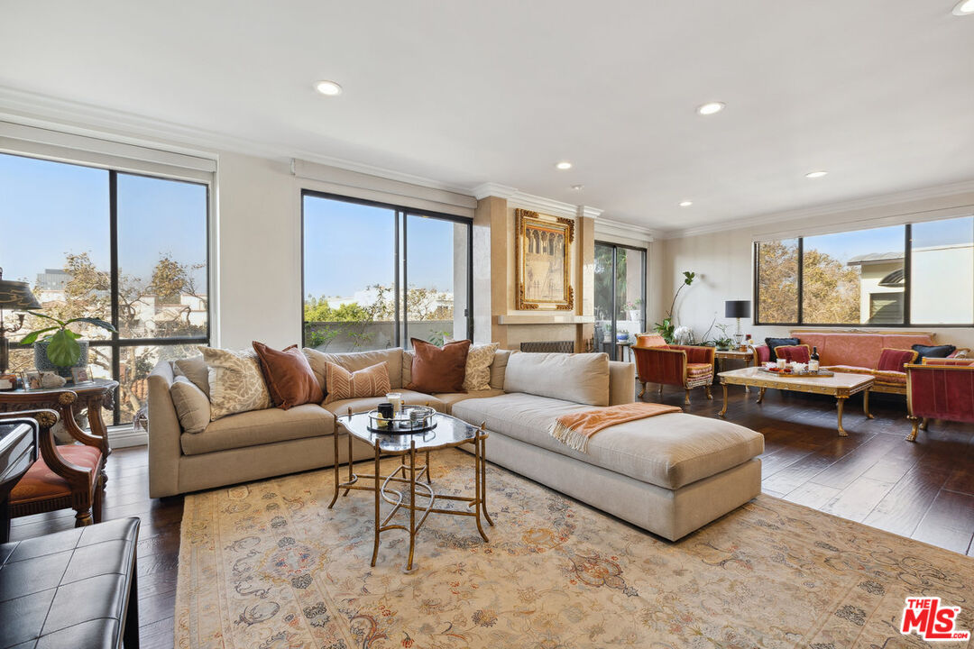 116 N Swall Dr Unit: 401