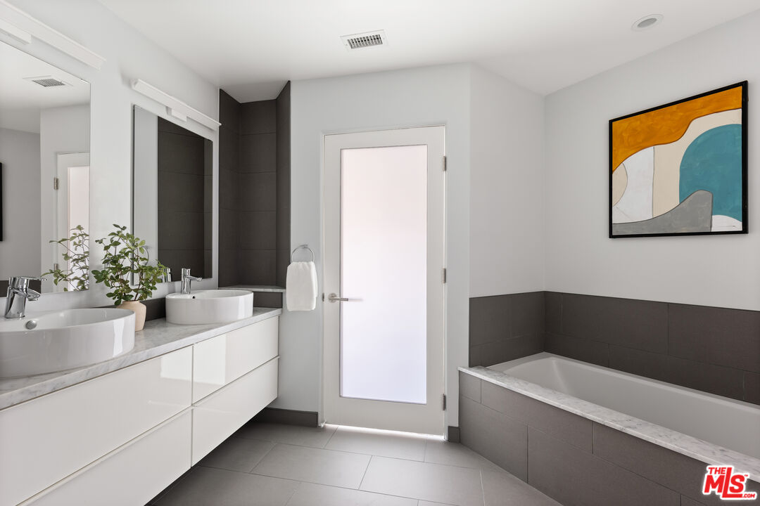 1351 N Curson Ave Unit: PH1