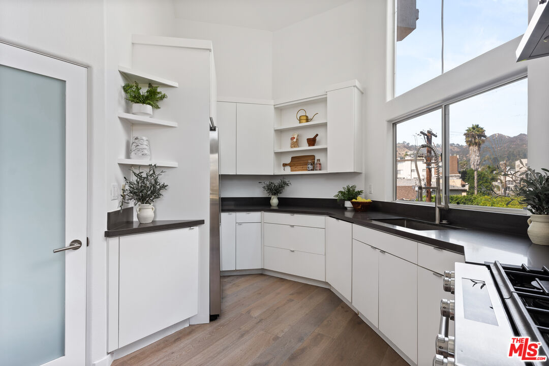 1351 N Curson Ave Unit: PH1
