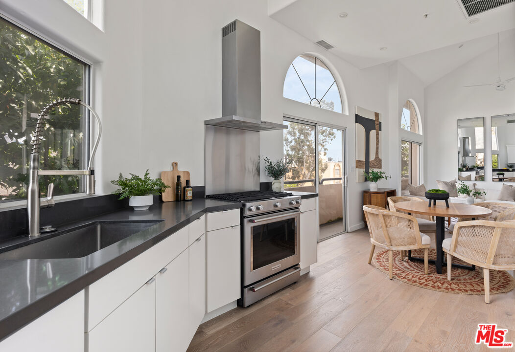 1351 N Curson Ave Unit: PH1