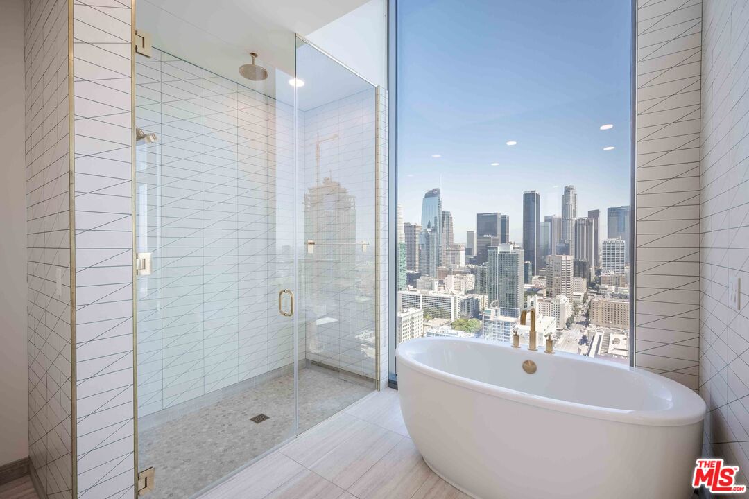 1120 S Grand Ave Unit: PH 2