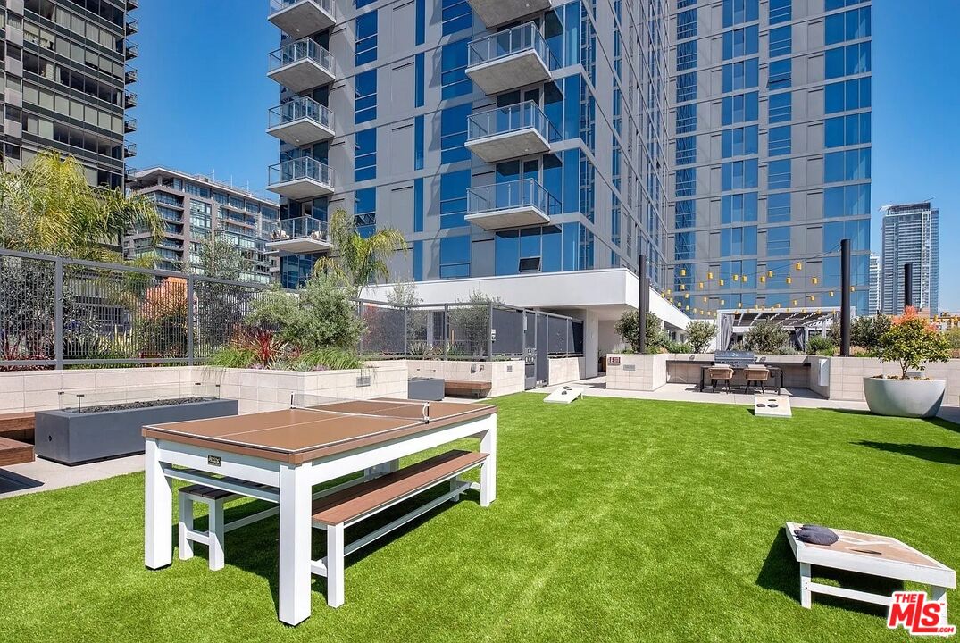 1120 S Grand Ave Unit: PH 2