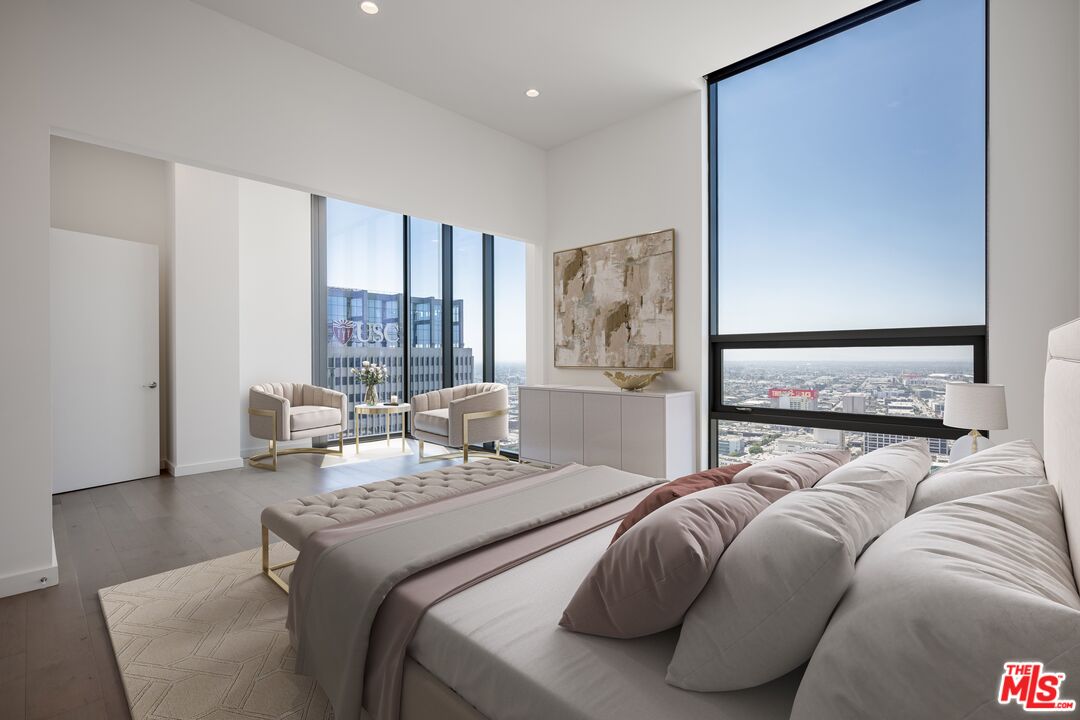 1120 S Grand Ave Unit: PH 2