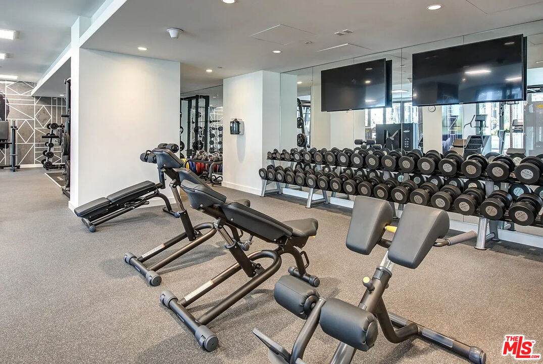 1120 S Grand Ave Unit: PH 2