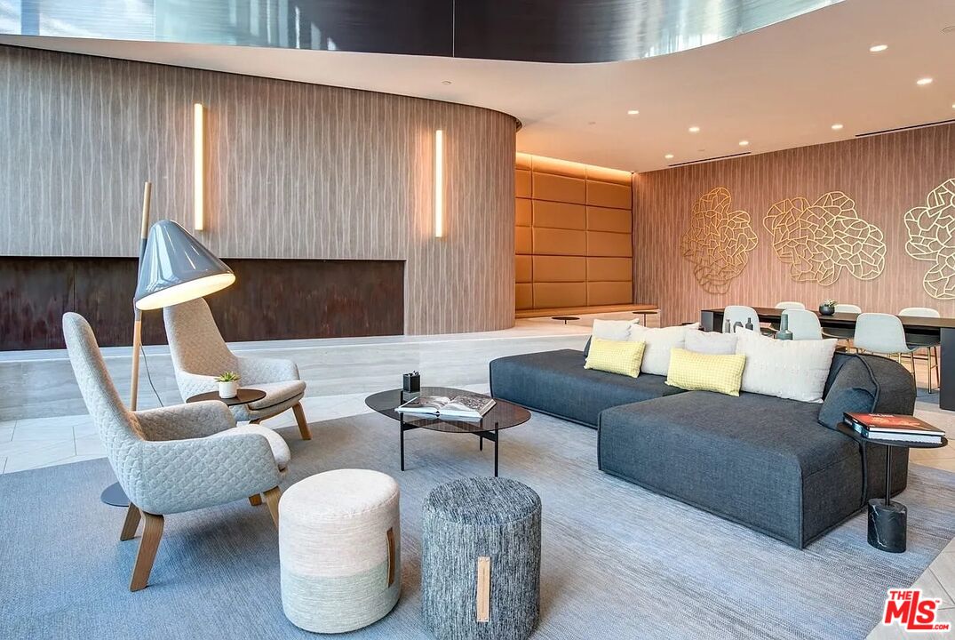 1120 S Grand Ave Unit: PH 2