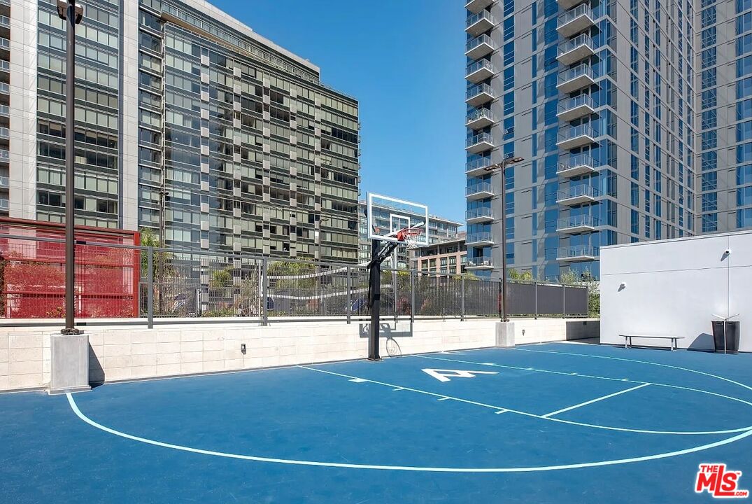 1120 S Grand Ave Unit: PH 2
