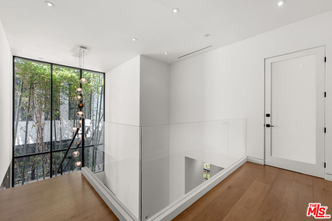 103 N Laurel Ave