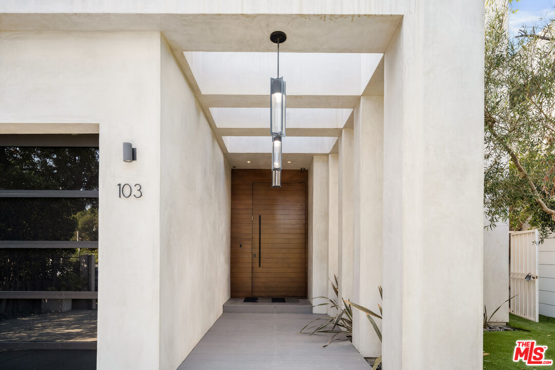 103 N Laurel Ave