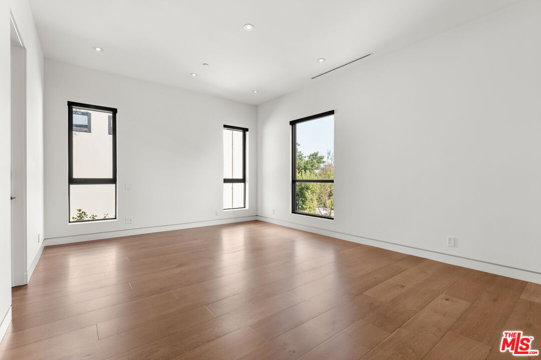 103 N Laurel Ave