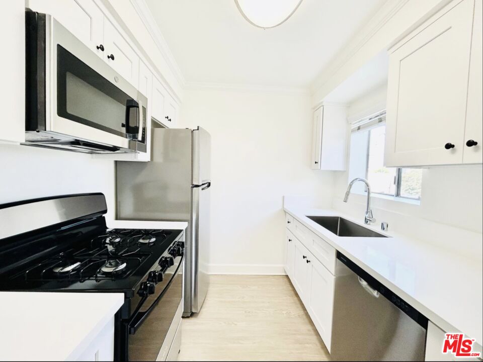 1827 Veteran Ave
