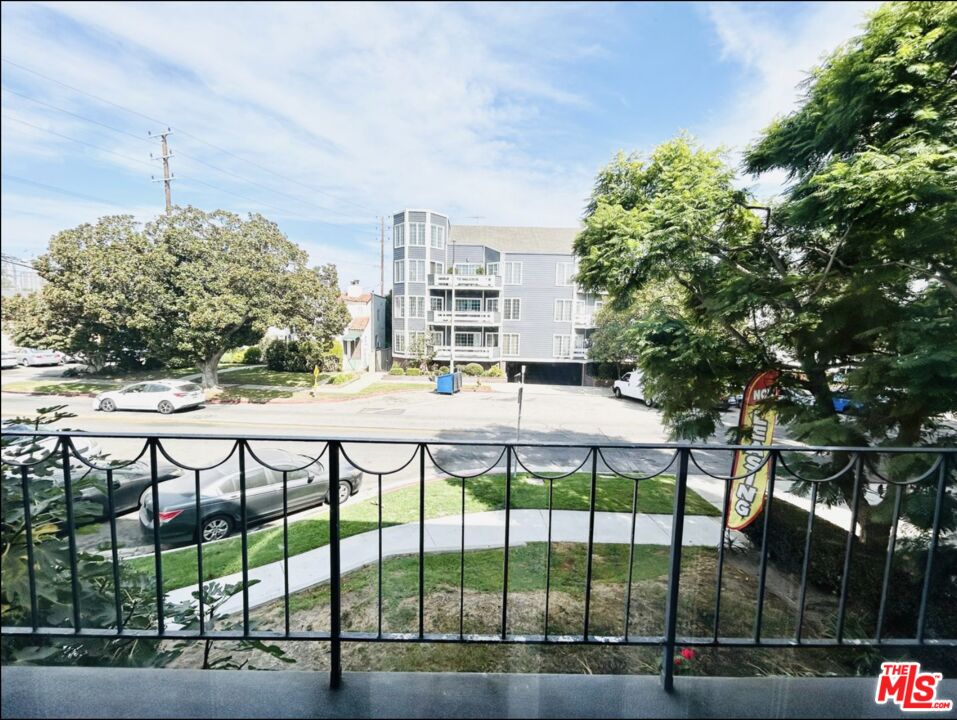 1827 Veteran Ave