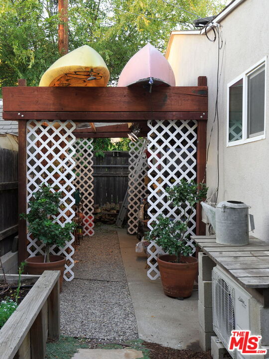 517 Castano Ave