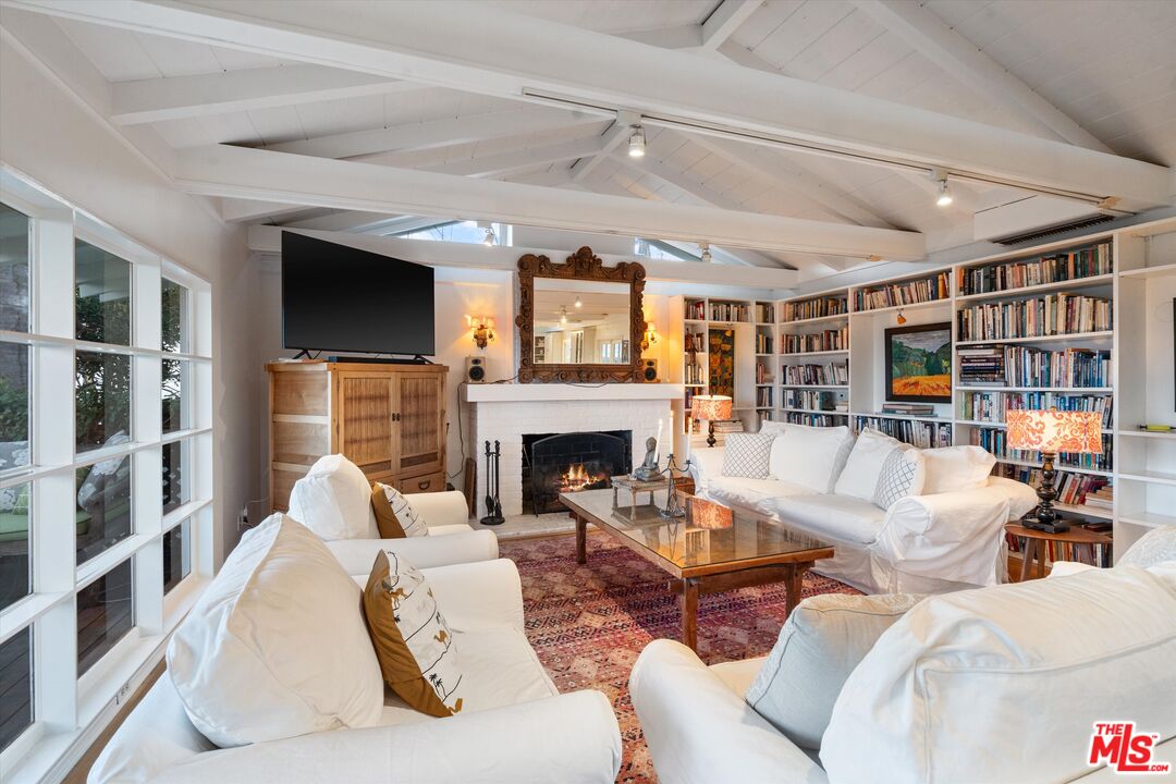 3844 BUENA PARK DR