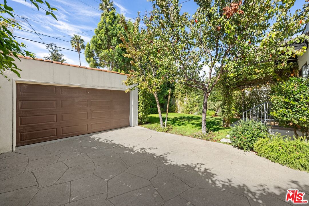 343 N Citrus Ave
