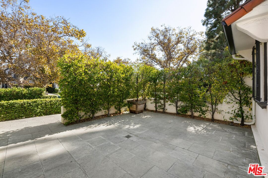 343 N Citrus Ave