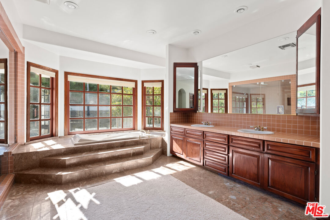 22730 Dale Ct