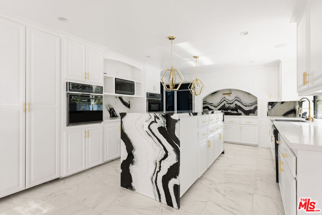 22730 Dale Ct