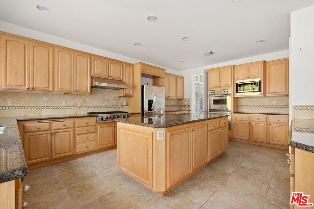 9451 Oak Leaf Dr