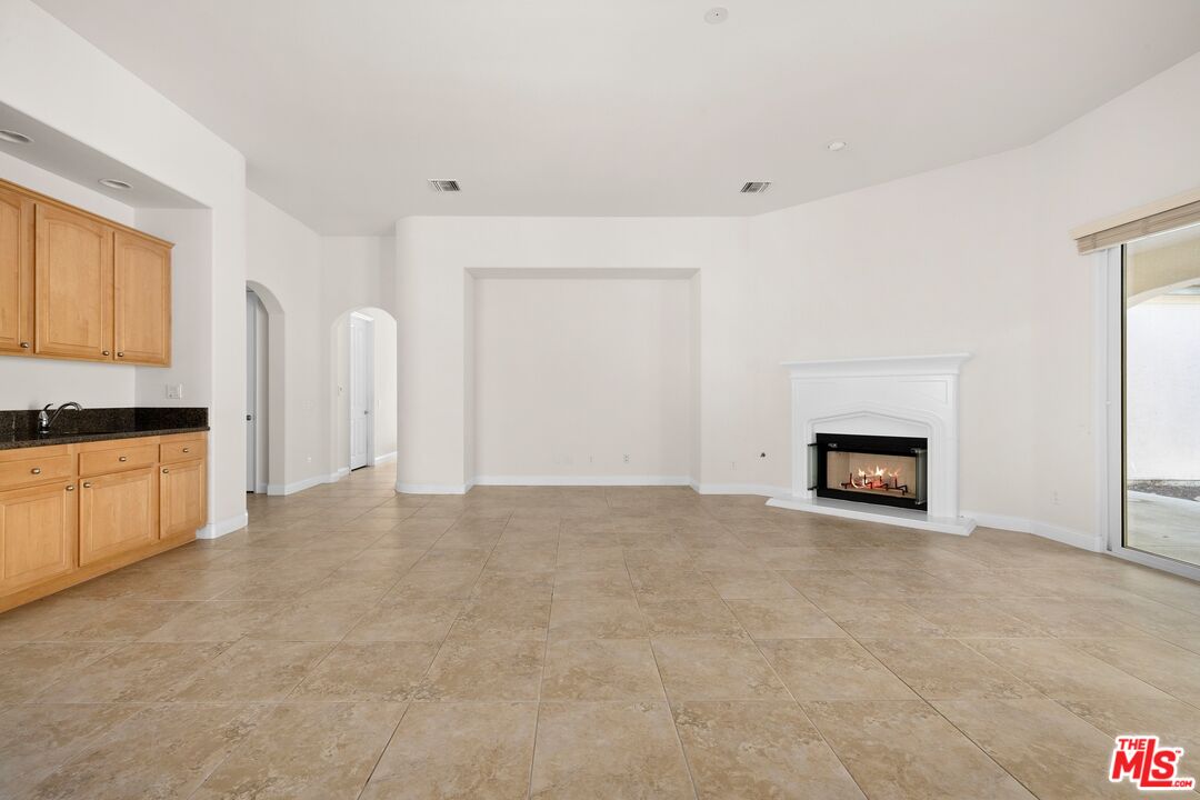 9451 Oak Leaf Dr