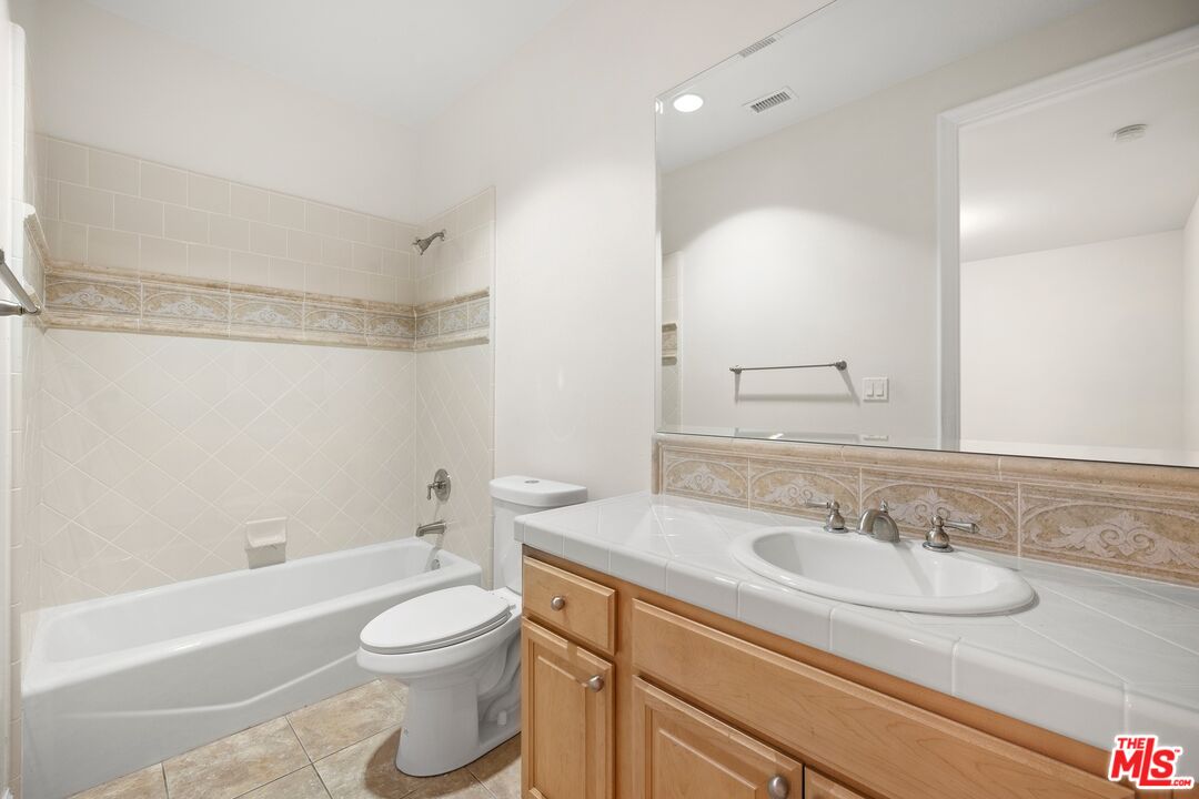 9451 Oak Leaf Dr