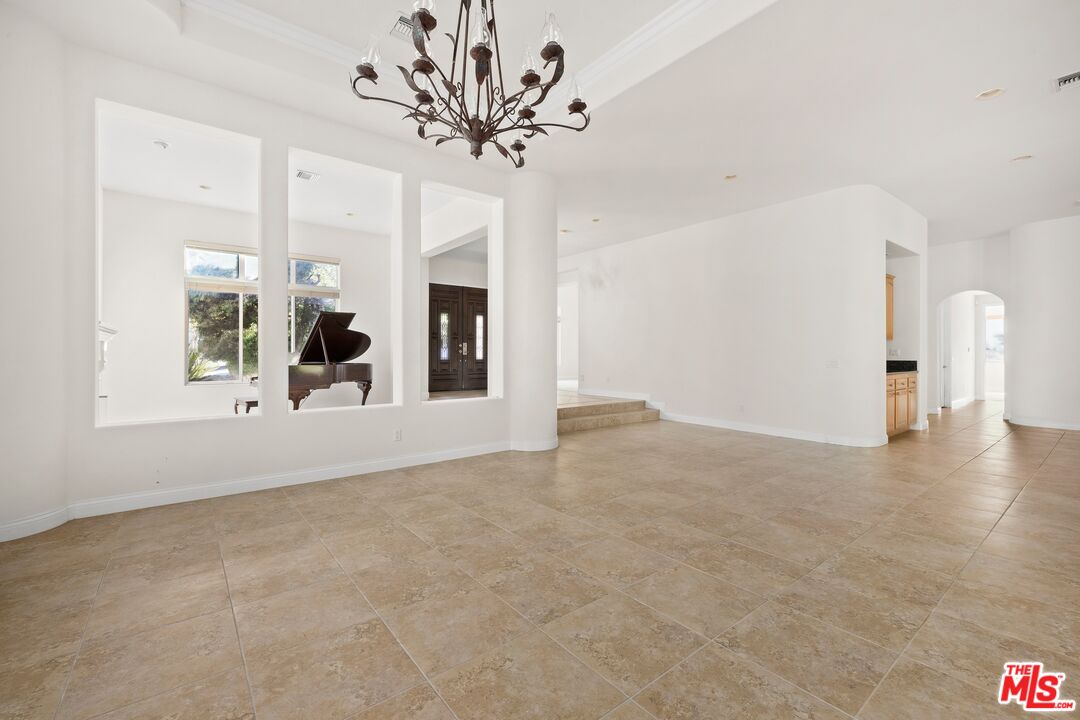 9451 Oak Leaf Dr