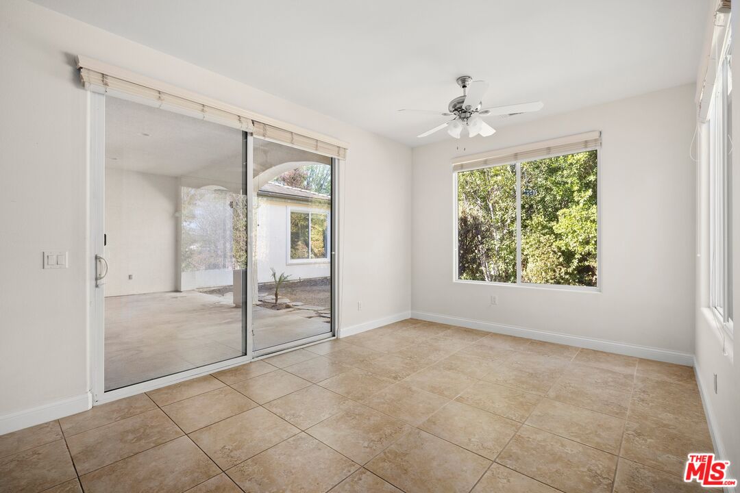 9451 Oak Leaf Dr