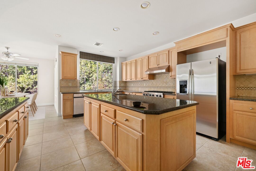 9451 Oak Leaf Dr
