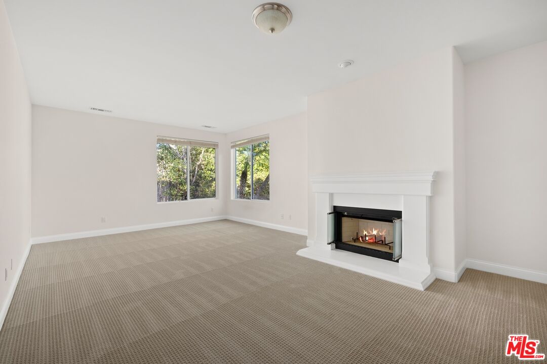 9451 Oak Leaf Dr