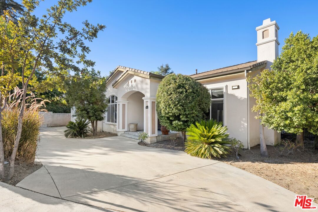 9451 Oak Leaf Dr