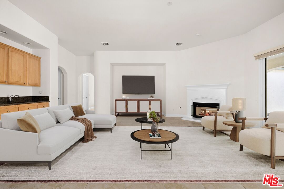 9451 Oak Leaf Dr