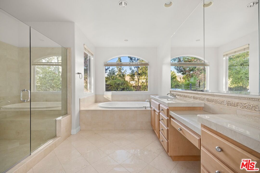 9451 Oak Leaf Dr