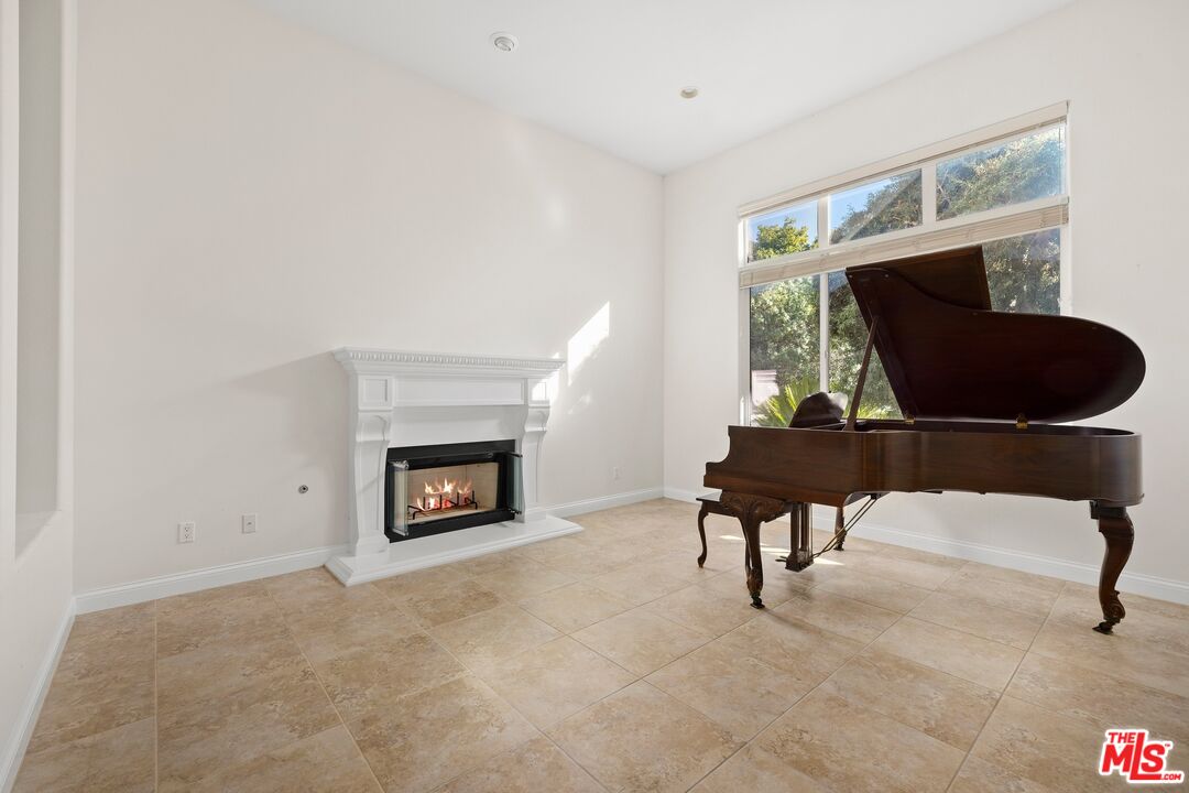9451 Oak Leaf Dr