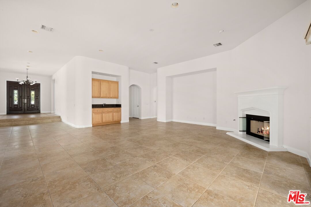 9451 Oak Leaf Dr