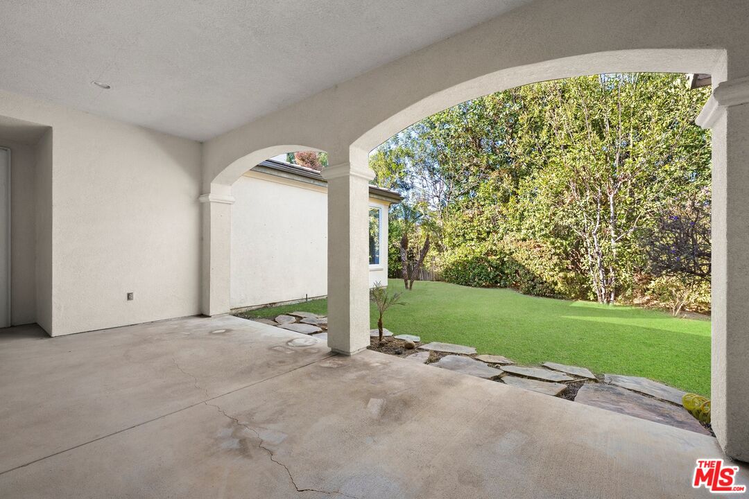 9451 Oak Leaf Dr