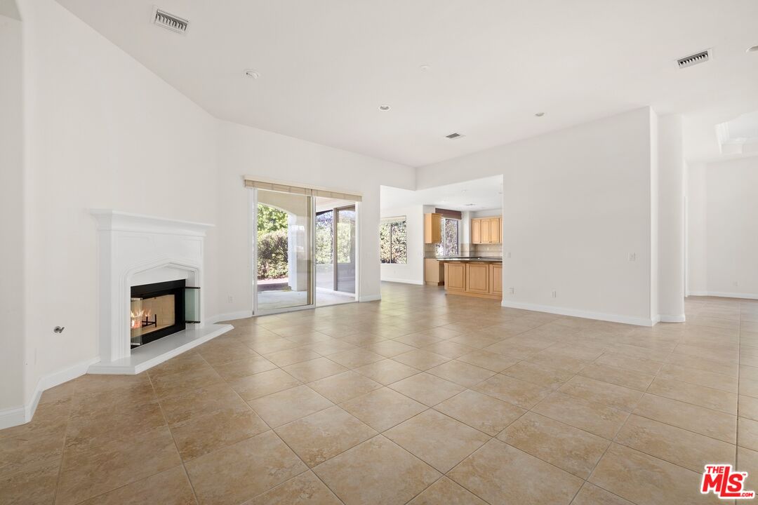 9451 Oak Leaf Dr