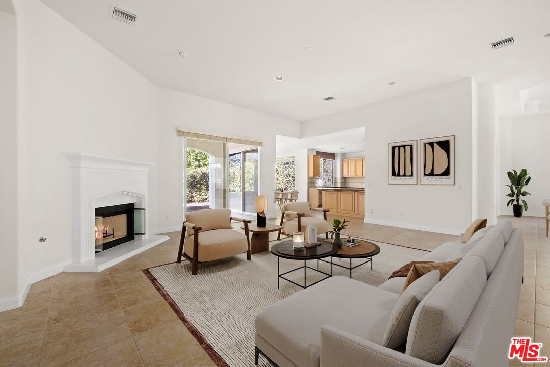 9451 Oak Leaf Dr