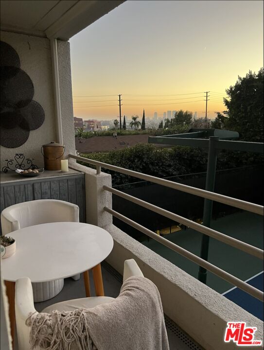 1131 Alta Loma Rd Unit: 212