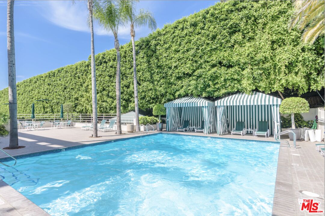 1131 Alta Loma Rd Unit: 212