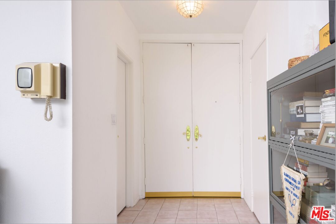 1131 Alta Loma Rd Unit: 212