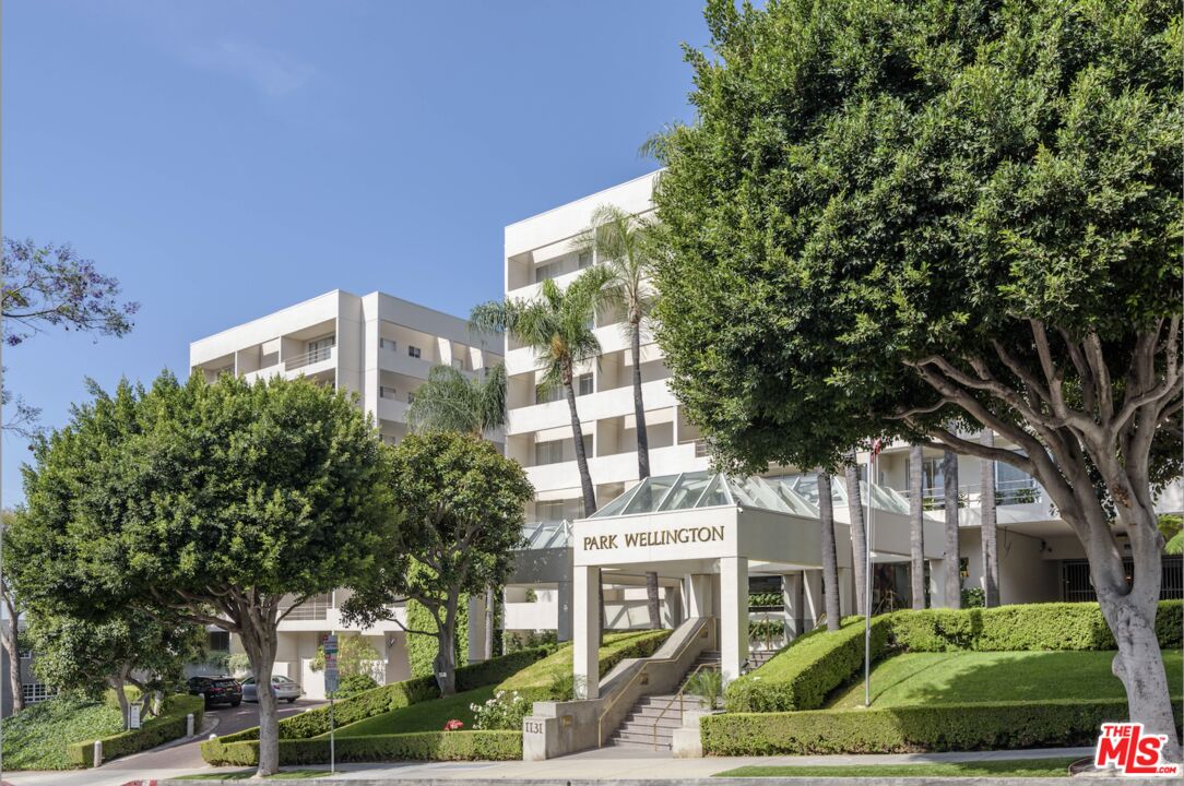 1131 Alta Loma Rd Unit: 212