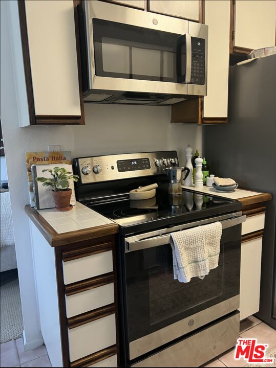 1131 Alta Loma Rd Unit: 212