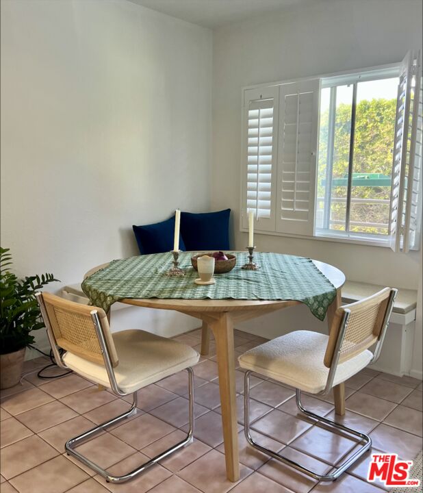 1131 Alta Loma Rd Unit: 212