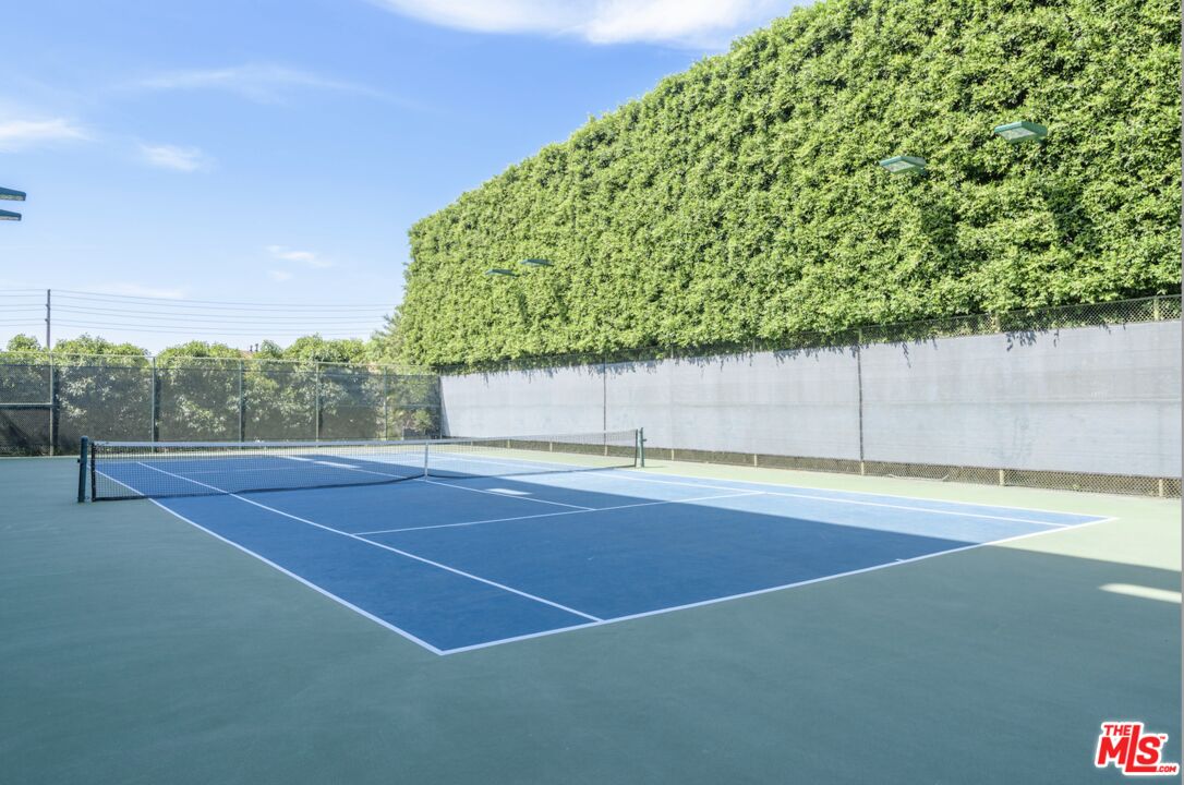 1131 Alta Loma Rd Unit: 212
